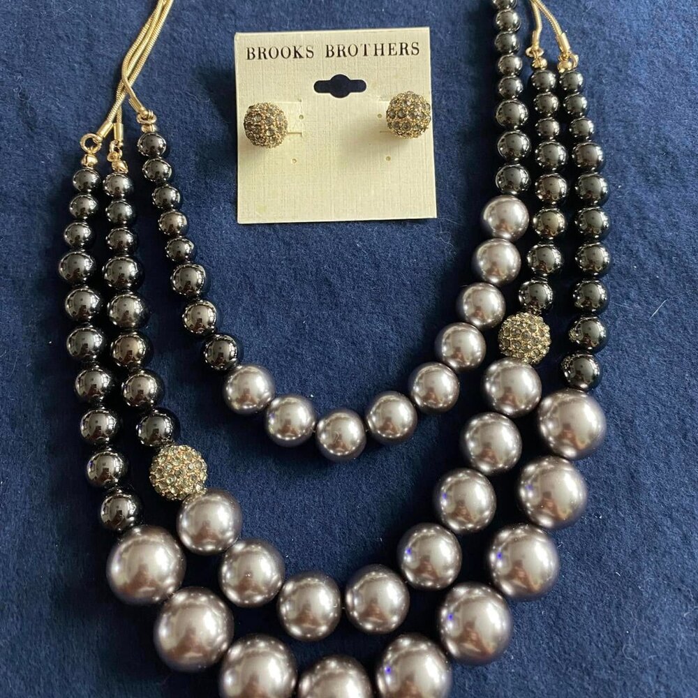 Brooks Brothers Pearl Necklace & Ear Ring Set "NEW"